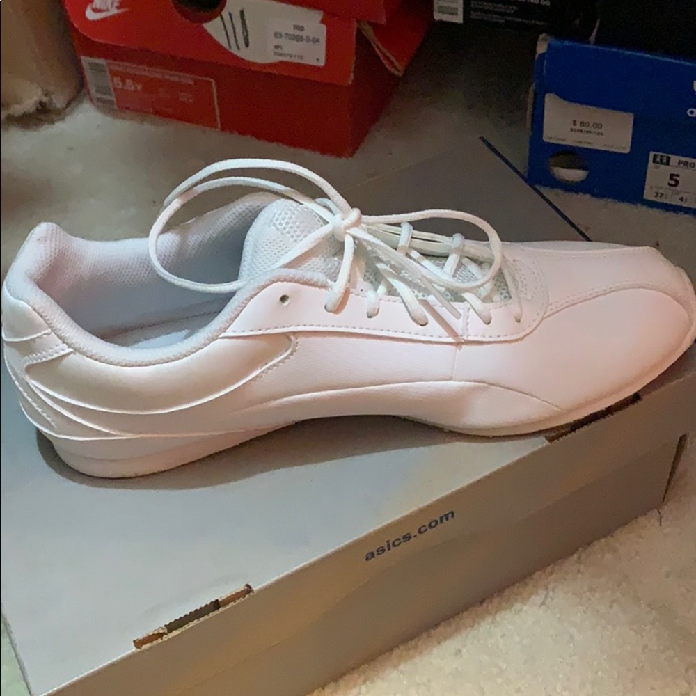 Cheer shoes